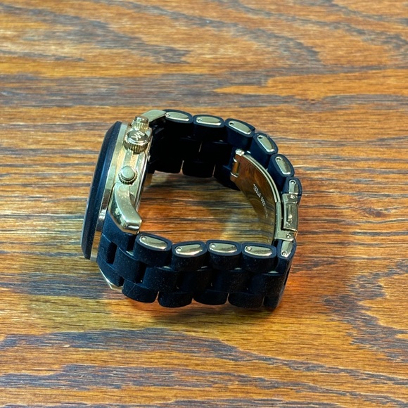 Michael Kors Woman’s Matte Black And Gold Runway Watch # 5191 With Original Box - Picture 13 of 14